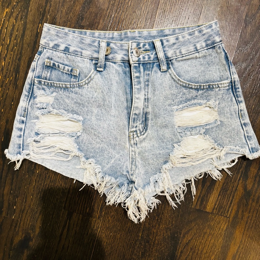 Shein High-Rise Distressed Light Wash Denim Shorts Sz 26 - Picture 2 of 5
